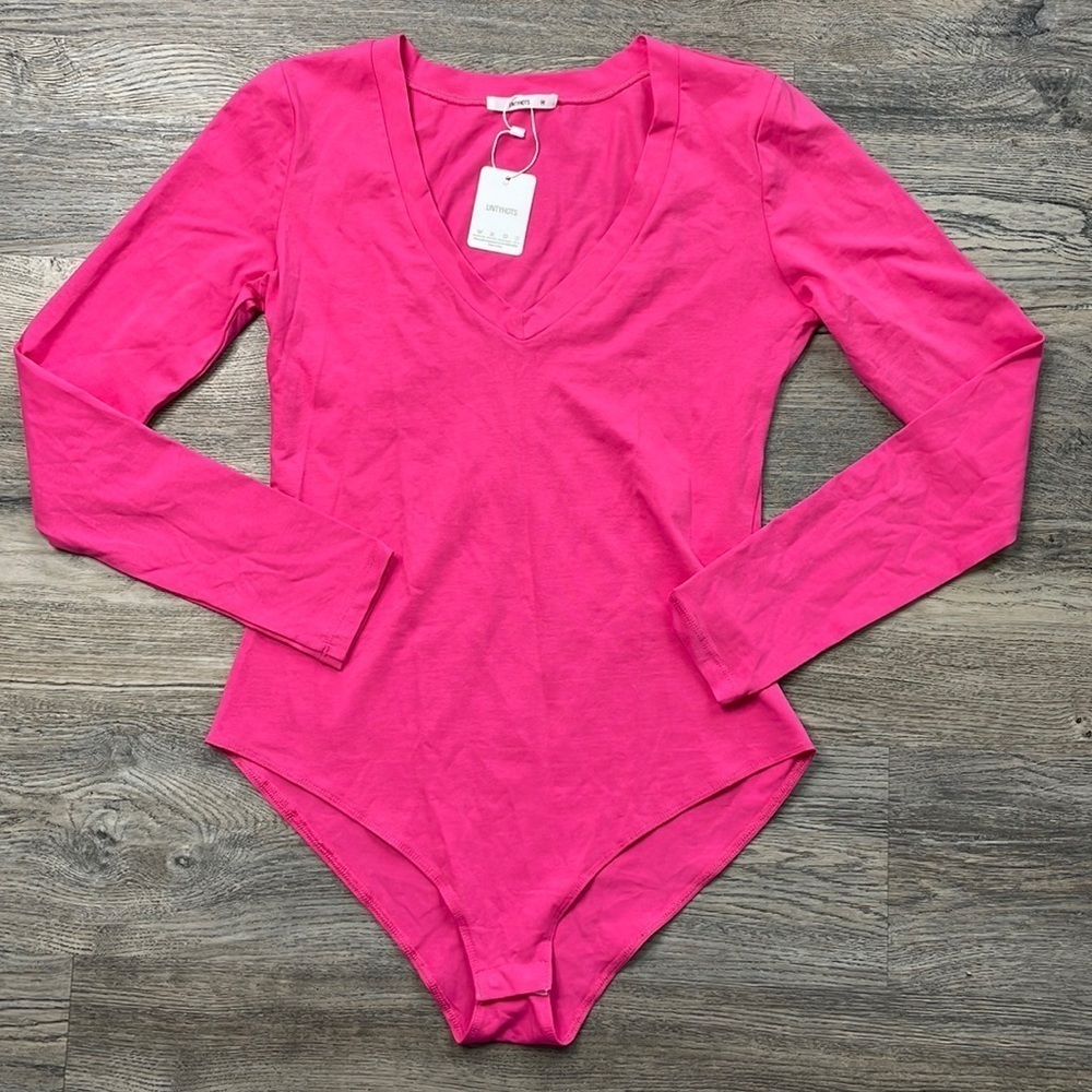 NWT Untyhots Women’s Bright Pink Long Sleeve V Neck Bodysuit, size medium